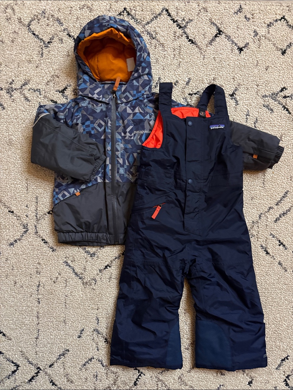 Patagonia Kids Snow Jacket and Bib Set (3t)